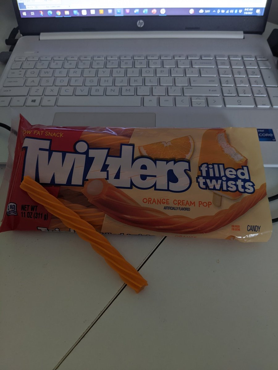 ElviraGallegos's tweet photo. Not bad! They do taste exactly like an orange creamsicle popsicle. 🍦 I bought these at #ALDI
@aldiusa @twizzlers #Twizzlers #Candy #Creamsicle #IceCream #Orange #Shopping #Popsicle #Chewy #CremeFilling #Twists #Snack #CreatorEconomy https://t.co/ELhrejajuE