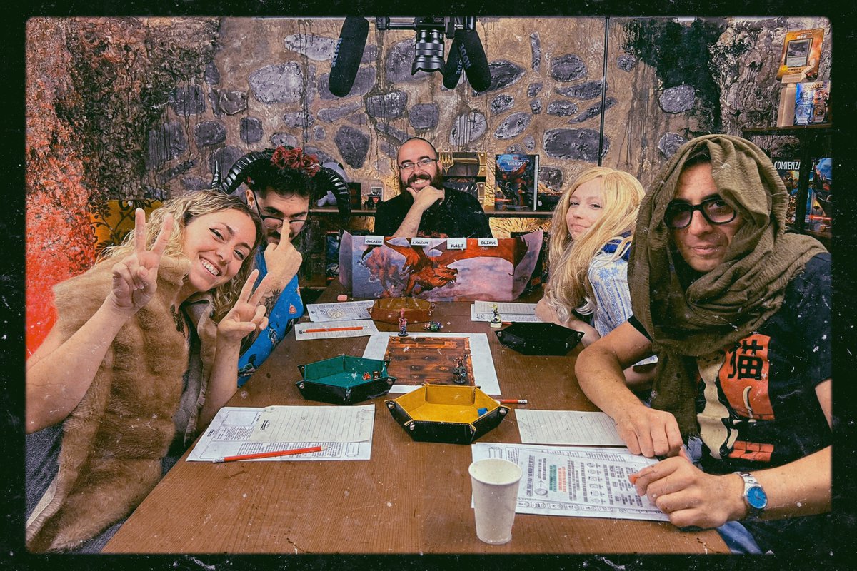 Al fin podemos contar que la semana que viene podréis disfrutar de nuestro primer one shot de <a href="/Wizards_DnD/">Dungeons & Dragons</a> que cuenta con <a href="/Berto_Romero/">Berto Romero</a> como invitado!! 🎉🤯

Spoiler: Lo vais a gozar 🔥🔥 
¿Tenéis ganas de verlo?