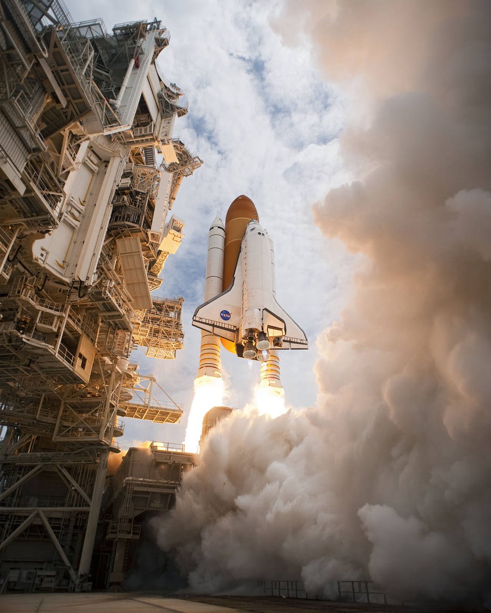 NASAhistory's tweet image. End of an era: Space Shuttle Atlantis (STS-135), NASA's final shuttle mission, was launched on this date in 2011.

Here's a quick recap of the NASA Shuttle Program's last trip. 🧵 1/5