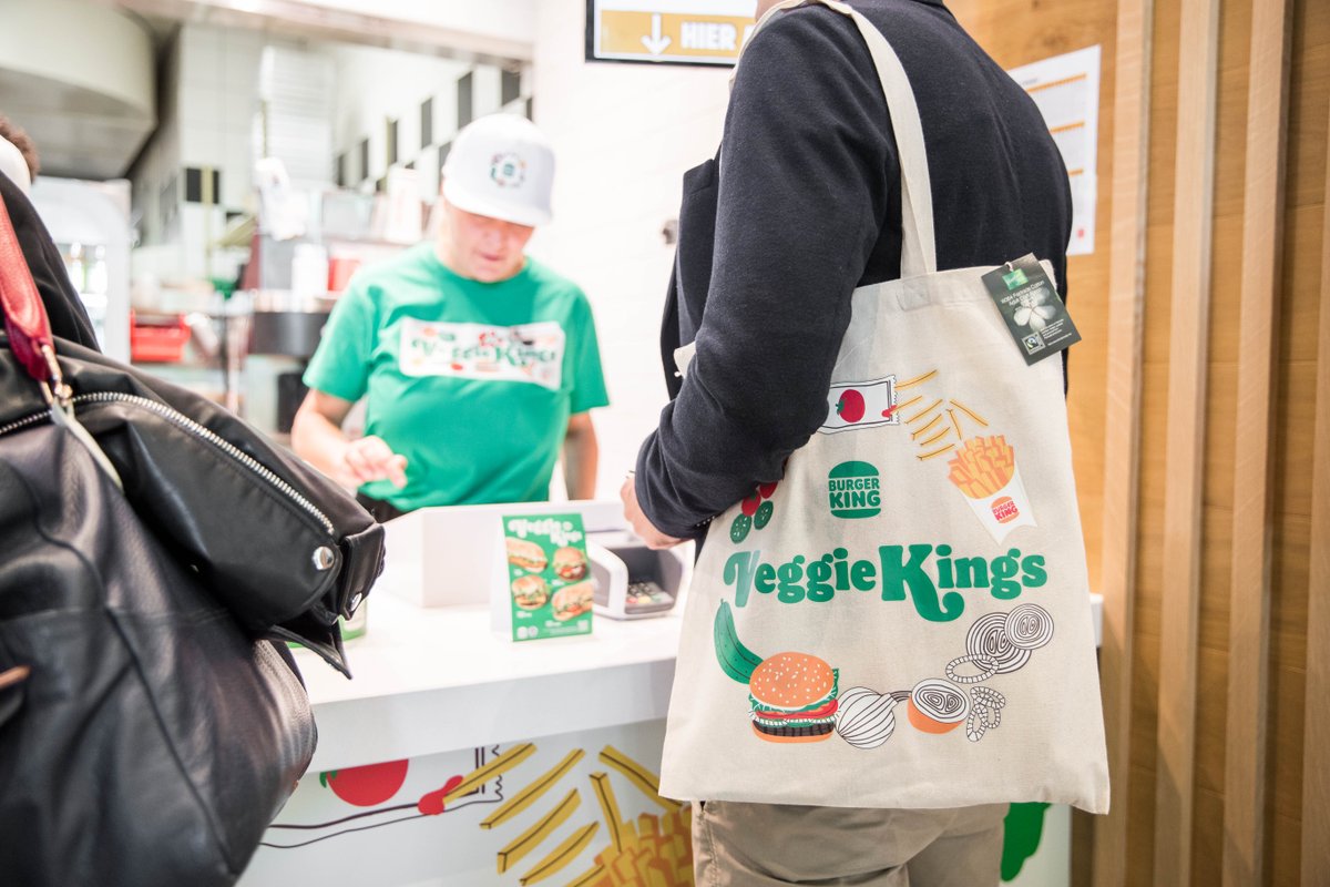 Have you already discovered the new veggie flavors from <a href="/BurgerKing/">Burger King</a>?🍔🌱 

Last month we had the opportunity to accompany the opening of the new Burger King veggie pop-up restaurants in Basel and Geneva with media und press relations📰🎤 Here are some of our impressions📸