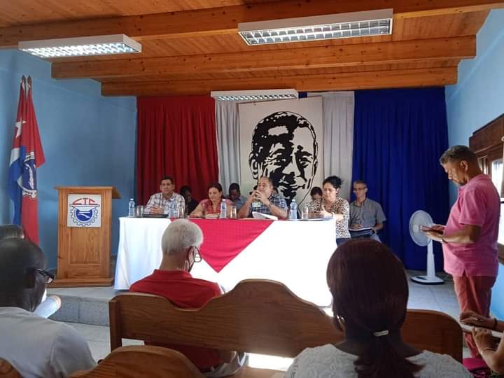 EstradaYordanka's tweet photo. Con la presencia de Yamile Ramos Cordero, miembro del CCPCC  y Primera Secretaria del Partido en #P. del Río y Consuelo Baeza mbro secretariado nacional de la CTC, se celebra el Secretariado ampliado de la CTC.
 #CubaViveYTrabaja #CultivandoRevoluciónPorNuevasVictorias https://t.co/xkHjD04sip