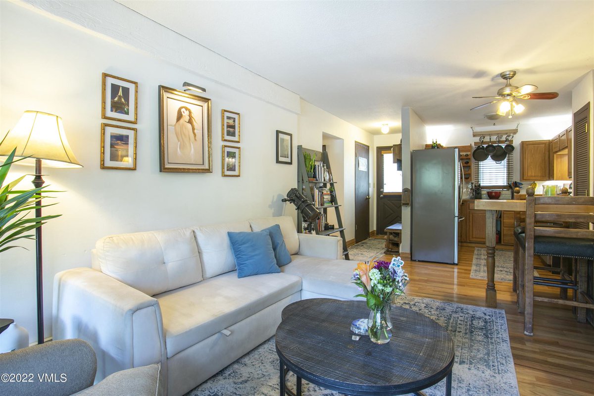 YourVailHome's tweet photo. Cute and quaint in Vail. Here is your opportunity for one-bedroom ownership in West Vail. Enjoy the North Trail network of hiking &amp; biking in your backyard, as well as proximity to the grocery store &amp; Town of Vail bus route. 
https://t.co/OWd5Ib6WAf https://t.co/aYenno1hbr