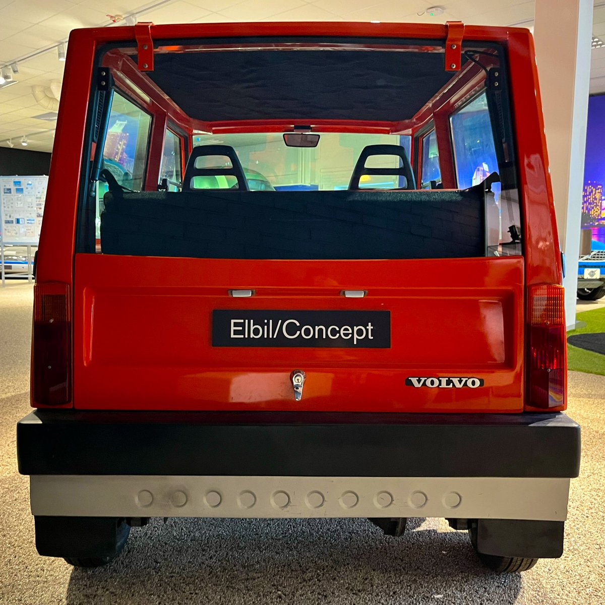 Anders_Lindberg's tweet photo. Volvo byggde 1976 en elbil som var så före sin tid att den anpassades till den kvadratiska bildlayouten på Instagram, som lanserades först 2010.
#volvomuseum https://t.co/6C2wprxmvL