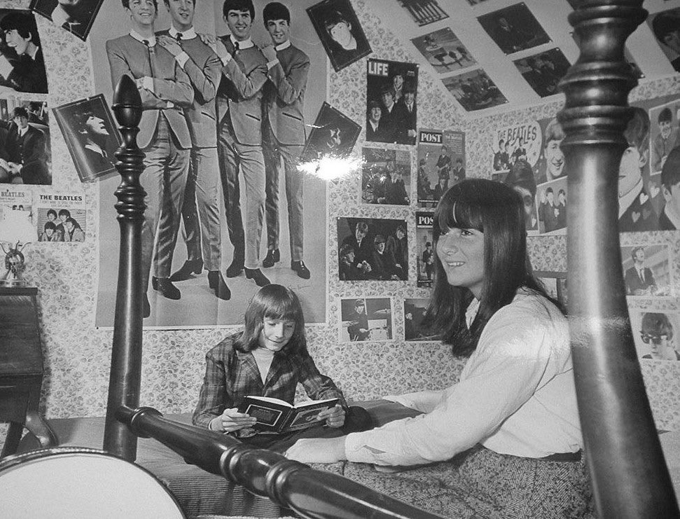 CUNTHARRISON's tweet photo. 1960s Beatles fan bedrooms https://t.co/tHZSsar9qb