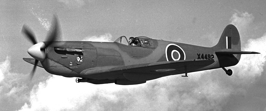 ForcesCanada's tweet photo. À quoi peuvent servir 1 Mitchell, 1 Spitfire, et 2 Anson? Avec 7 caméras, l’@ARC_RCAF a réussi à passer à l’histoire #encejour, en 1945, en photographiant une éclipse solaire – un exploit historique dans le domaine de la photographie aérienne! #VolEnFormation #PuissanceAérienne https://t.co/7GJMNy91NF