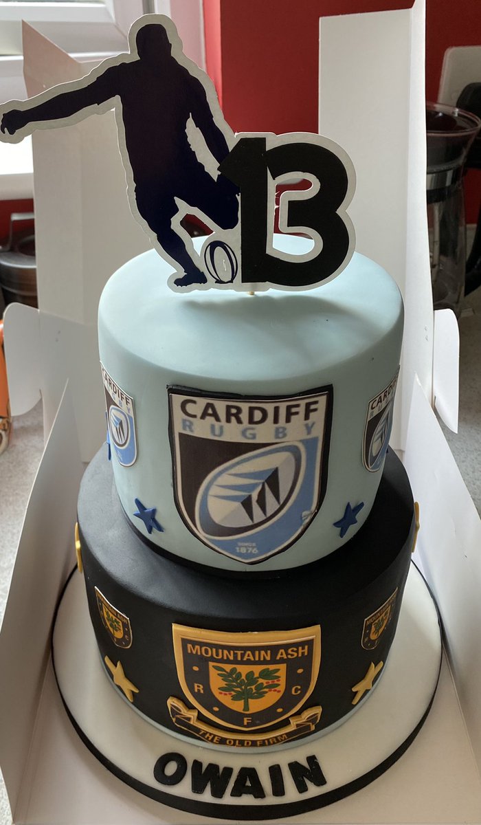 hlrob24's tweet photo. Owain’s 13th Birthday cake, yearly tradition of his two favourite teams @Cardiff_Rugby &amp; @rfc_mountain @MARFCJuniors https://t.co/MeOF0u1Dqv