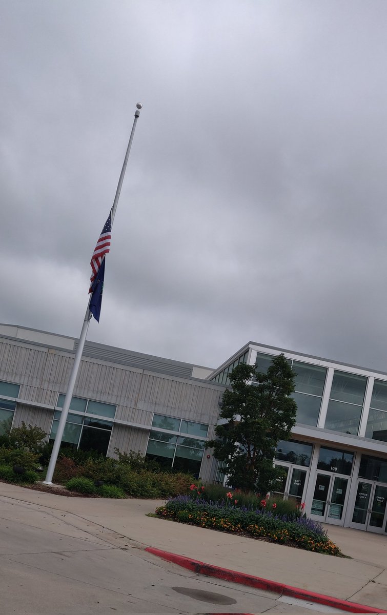almostbutter's tweet photo. What's the upper half of a flagpole for?

Developed nations. https://t.co/Z7spWsl8Xb