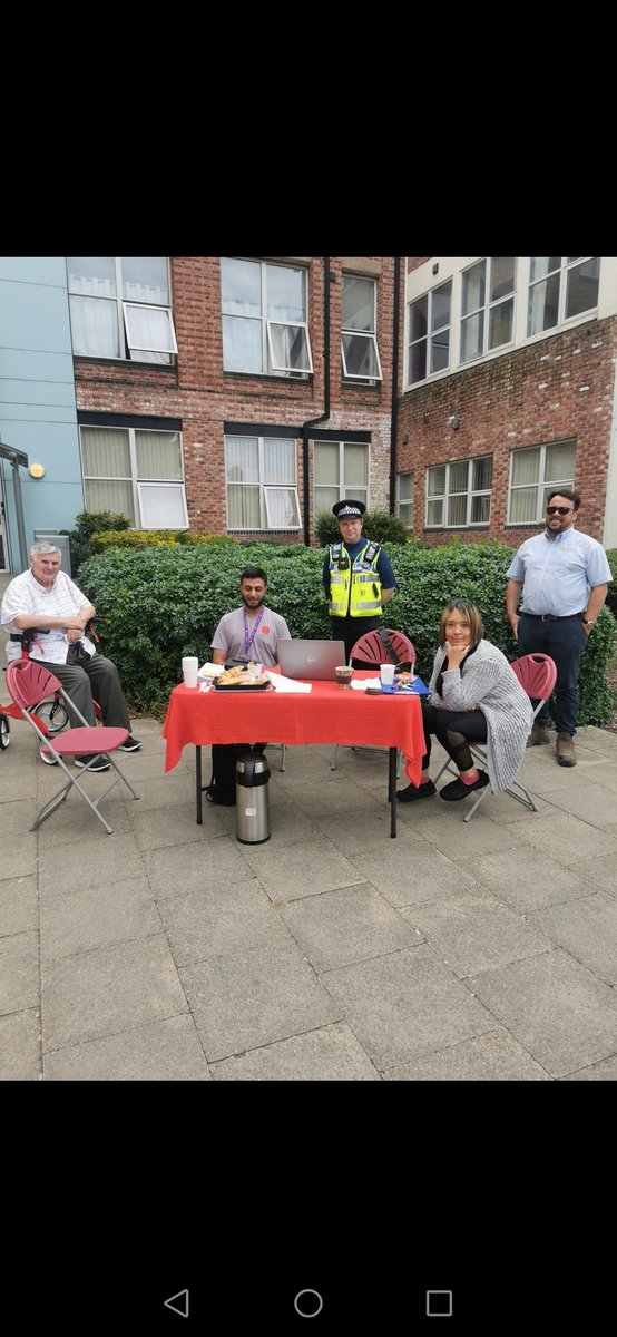 Successful estate action day held in Kettering recently. Strengtheng the working relationship with local police <a href="/KetteringPolice/">Kettering Town and Rural Policing Team</a> financial inclusion, grounds maintenance and property  services teams
#partnershipworking #greatestates #oneteam