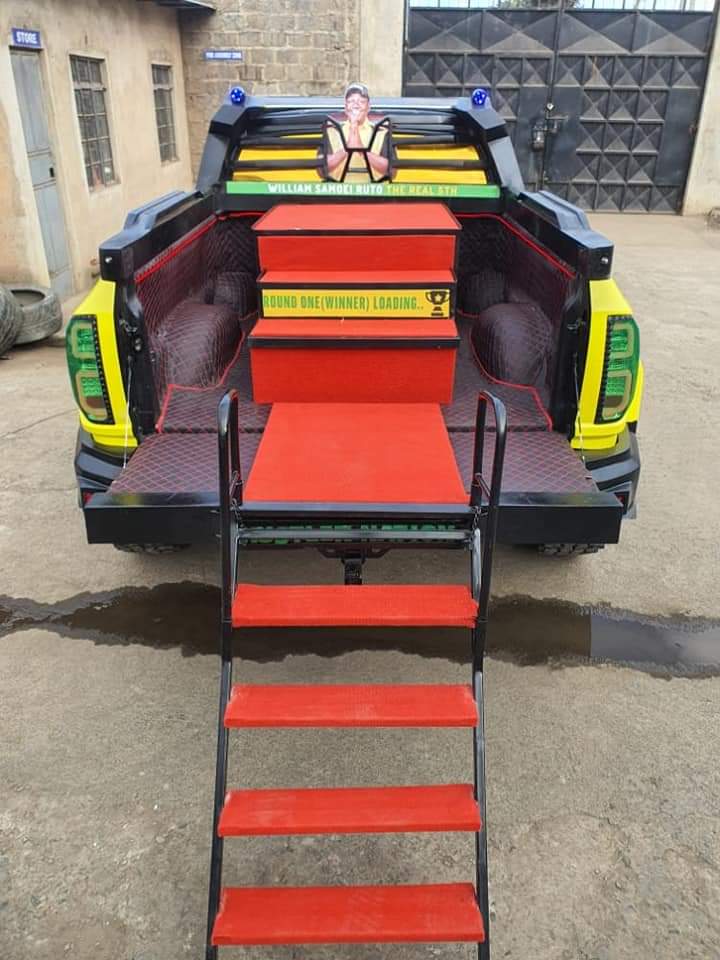 WilliamsMkenya's tweet photo. Presidential Limousine dedicated by Kenyans ready for Swearing in. State House is ready for the Fifth President H.E Dr. William Samoei Ruto 🇰🇪 https://t.co/c184vMh2Sp