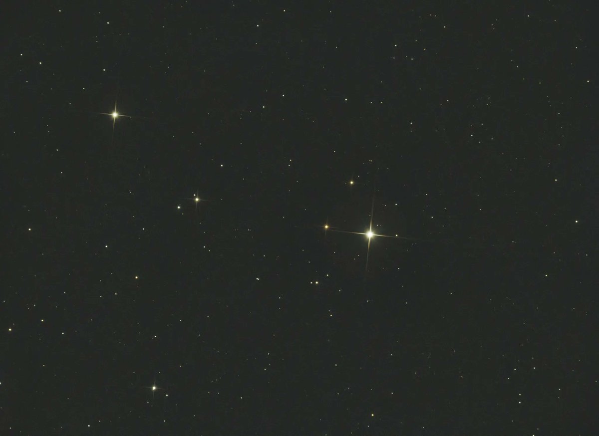 Superlunarchick's tweet photo. Just a random star field. Wow, I've missed using a newt for imaging. I'm a diffraction spike lover and this has me going crazy 😍😍
#altairastro #newtonian #Stars #hypercam https://t.co/OimJL34GxN
