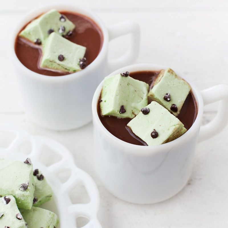 Dzień dobry ღ

Dzisiaj propozycja Artemis – coś dla osób, lubiących połączenie czekolady z miętą :

｡ Choco Mint Shake
｡ Mint Marshmallows with melted hot chocolate

U nas znajdzie się coś dla każdego :]

Zapraszamy, kochani. 

– Fleur