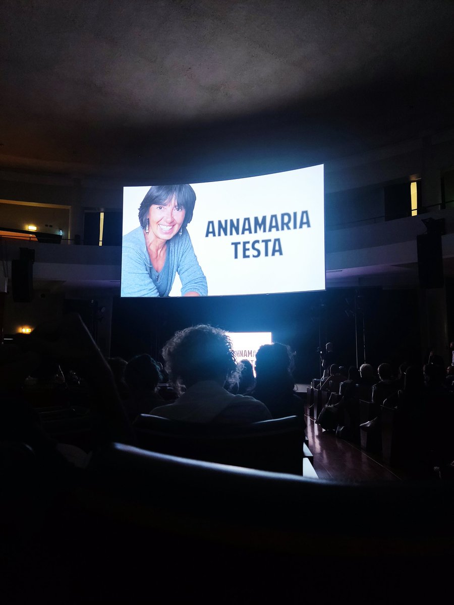 SimonaBarbera's tweet photo. #playcopy L'intervento più atteso: "Leggerezza, ancora" di Annamaria Testa. Sono emozionata, come il primo giorno di Università. @Pennamontata https://t.co/im1DtRsg9W
