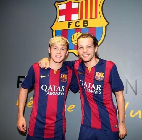 niallhprojects's tweet photo. 🔙| Hace 8 años, Niall Horan estaba junto a Louis Tomlinson en el estadio Camp Nou. https://t.co/04e8tym4y0