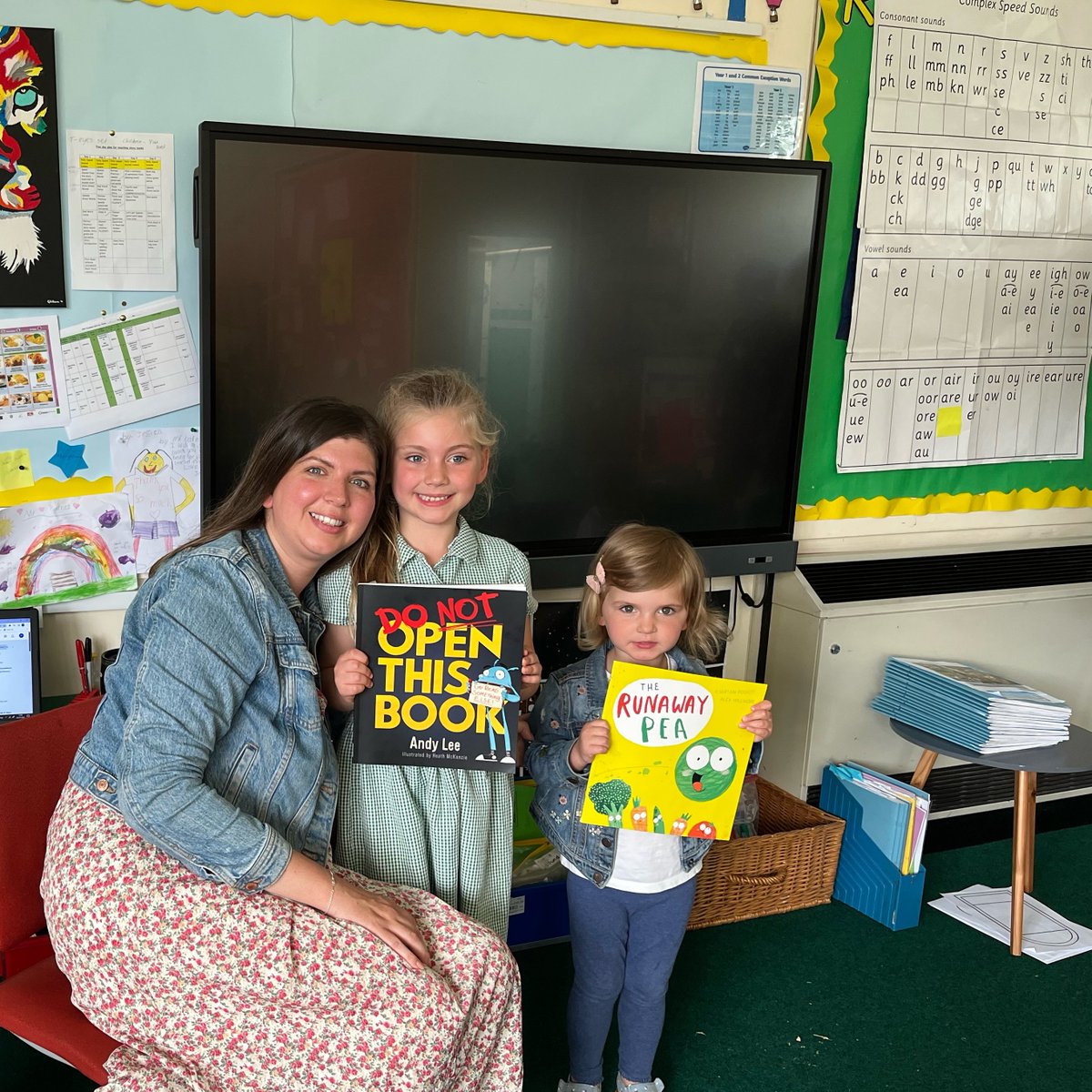A big thank you to not 1 but 2 mystery readers today!  F and the children in 1/2PB were delighted to have F's mum and sister read us their favourite stories this afternoon. Well done to R👏📚