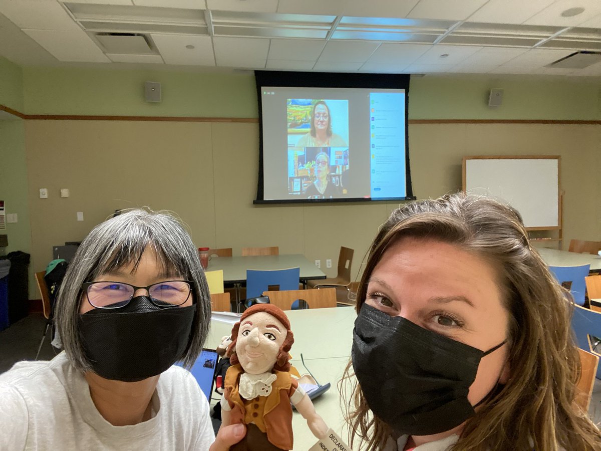 HistoryFrog's tweet photo. Ultimate @TeachMonticello #MTI roomie reunion #HistoryMatters at @TJMonticello @JeanneGates #YayHistory https://t.co/fed6So6fdA