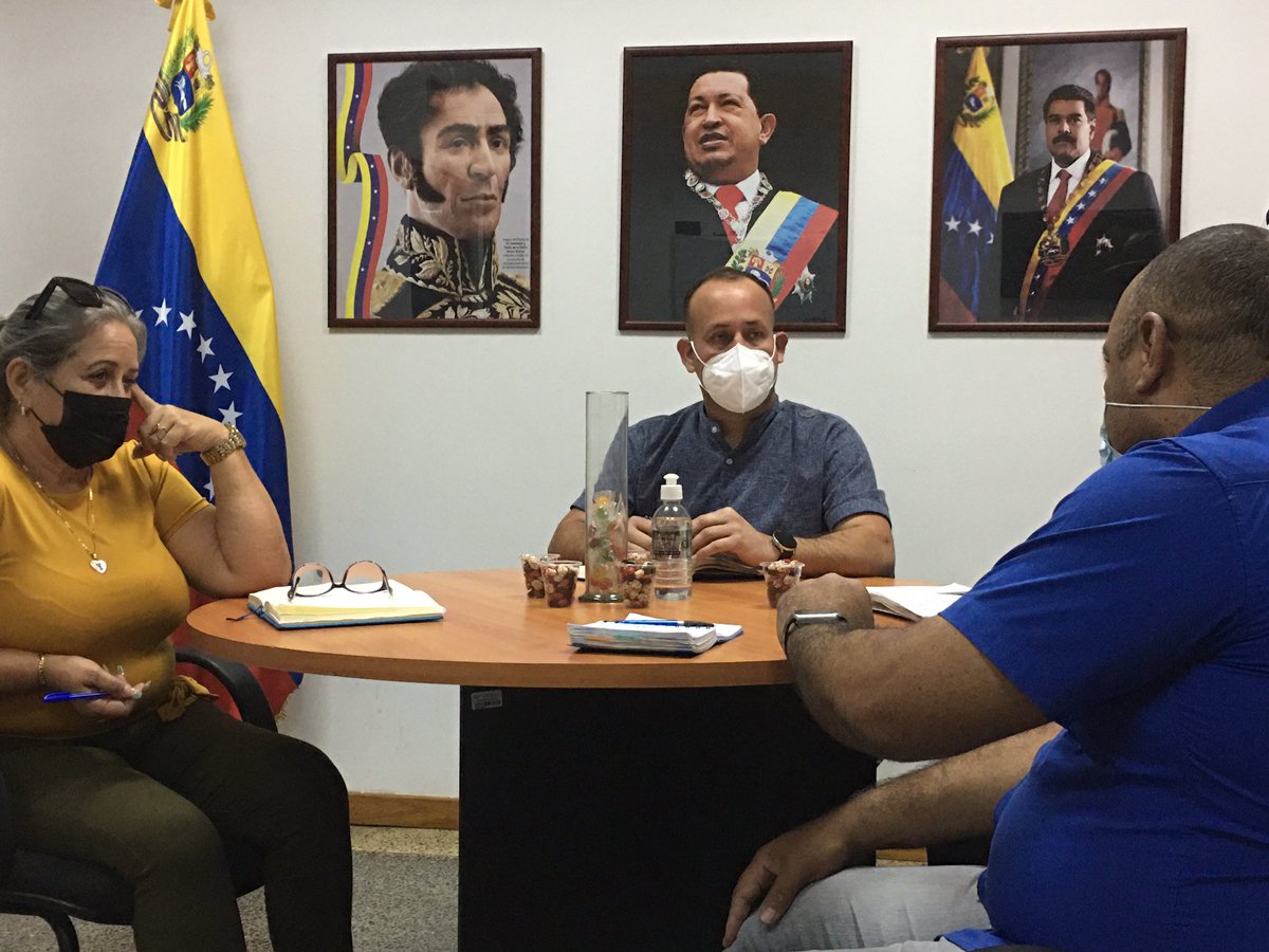 viceedutrabajo2's tweet photo. #EnFotos📸 || Viceministro @EdgarBlanco_VE sostiene encuentro con la Comisión Educativa Cubana, con el objetivo de seguir fortaleciendo la agenda de trabajo con miras a lo que será la III Graduación Conjunta con las Misiones Educativas y Universidades https://t.co/kP1BKqgsbC