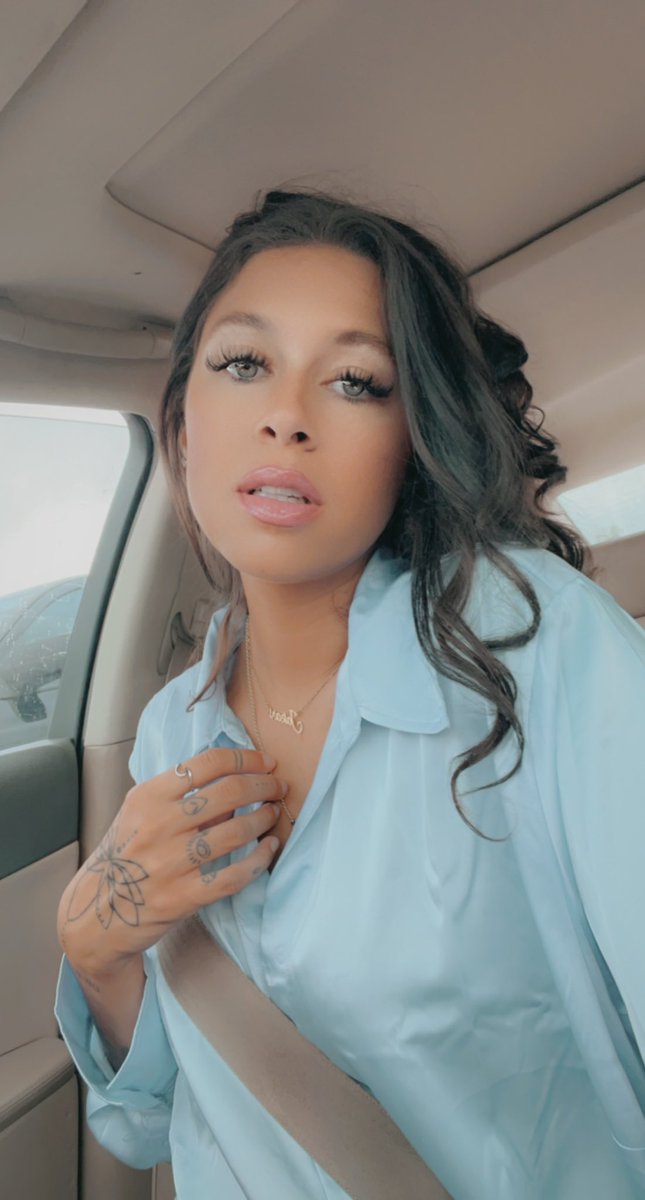 itsdevanmarie's tweet photo. Working gal 💙 https://t.co/dxOF8XiHzt