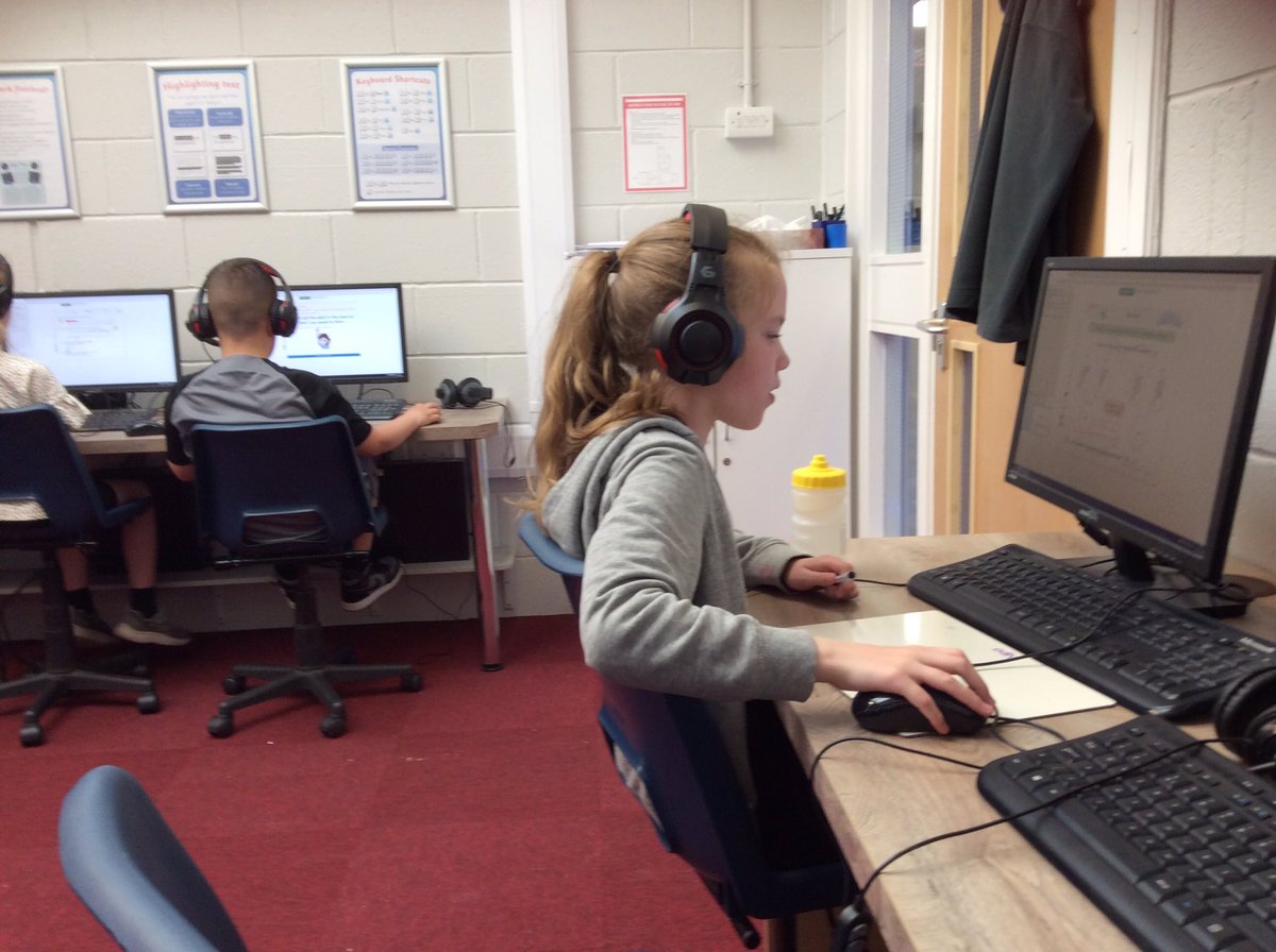 Parkfield's tweet photo. #y4 and #y5 have worked extremely hard in their #thirdspacelearning lesson after school today. A massive well done to all our pupils who have attended this year.βοΈπβοΈ https://t.co/QshxbsIJzO