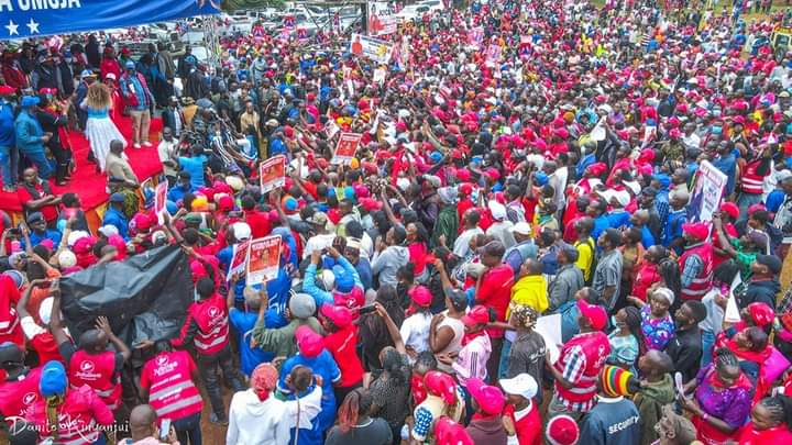 GichangiWanja's tweet photo. A man of people,for the people and by the people.
#NyoroTanoFresh https://t.co/Nfc93hS2zR