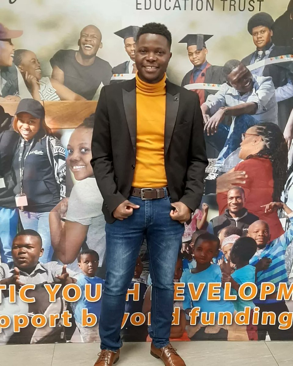 Ntsundenirich's tweet photo. Occasion: @CRETBursary awards 
Keynote : @CyrilRamaphosa 
Comedy : @Ntsundenirich 

#TodayIsToExcel #TodayIsToDo https://t.co/VtyhkEzQMA