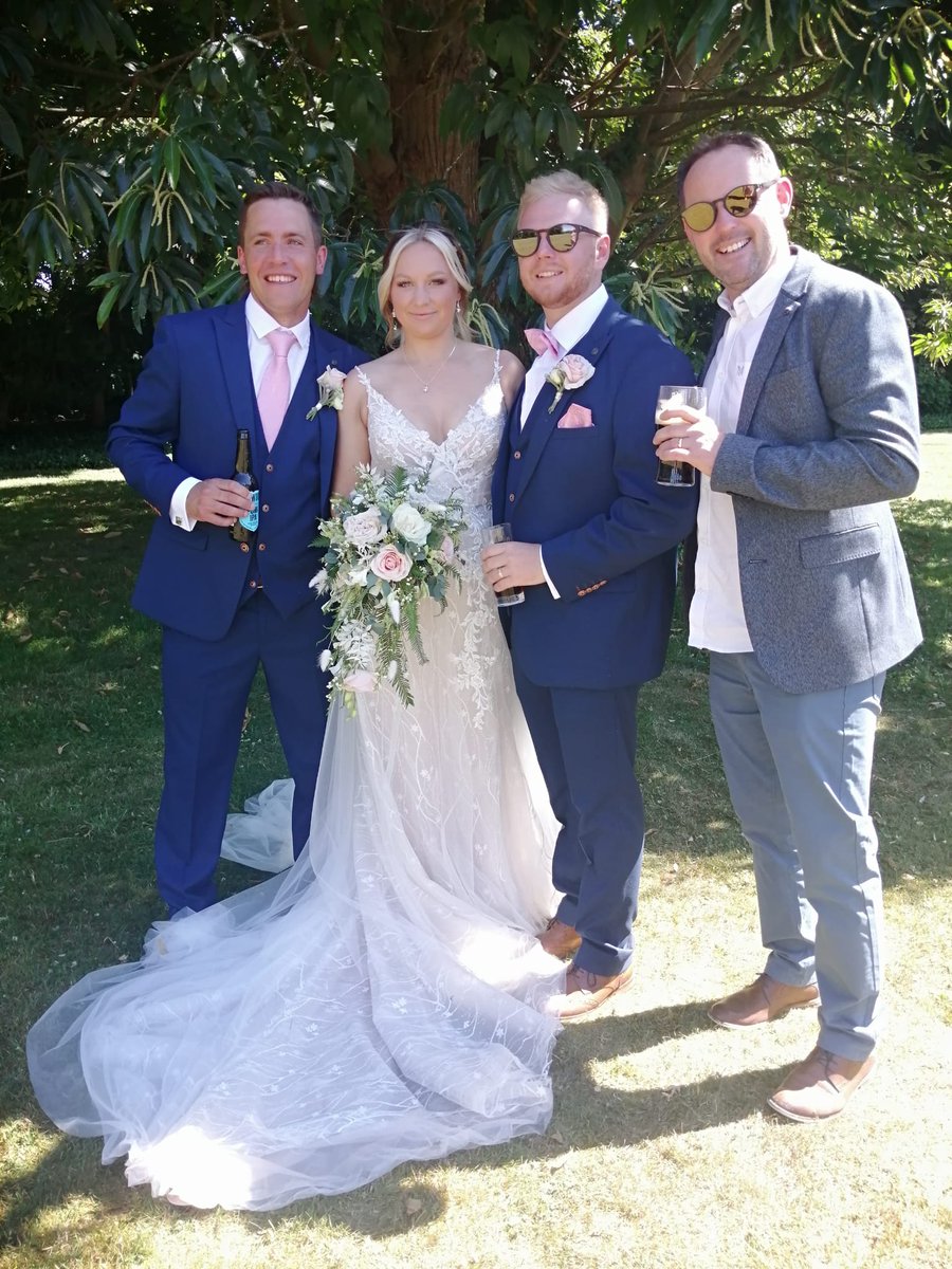 Congratulations to <a href="/cameronheeps/">cameron heeps</a> &amp; <a href="/stephhh159/">Stephanie</a> who are getting married today 💍🥂