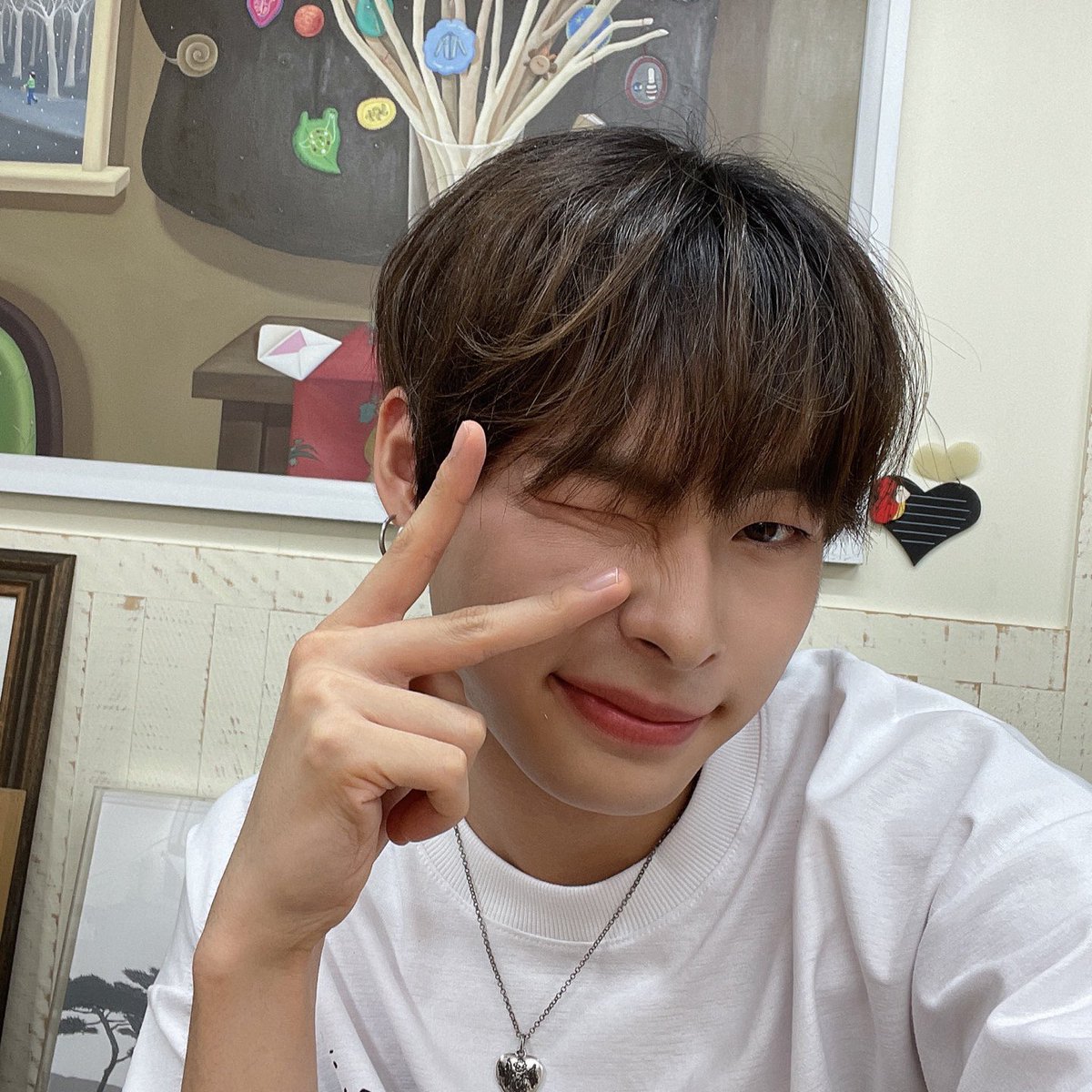 withus_official's tweet photo. [𝘄𝗶𝘁𝗵𝘂𝘀]

오늘 위더스와 강남에서의 
핫했던 불금🔥 
모두 즐기셨나요~?!😆

오늘도 버스킹 와주신 팬분들 
너무 감사드리고 모두 잘 자요💙 https://t.co/bAWPOZDZWi