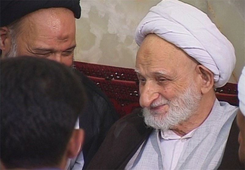 Alem_1400's tweet photo. از ایشان سوال شد: چه کنیم‌ نماز صبح‌مان قضا نشود؟ در پاسخ فرمودند: کسی که باقی نماز��ایش را در اول وقت بخواند، خدا او را برای نماز صبح بیدار خواهد کرد https://t.co/Yf8bE25zHt