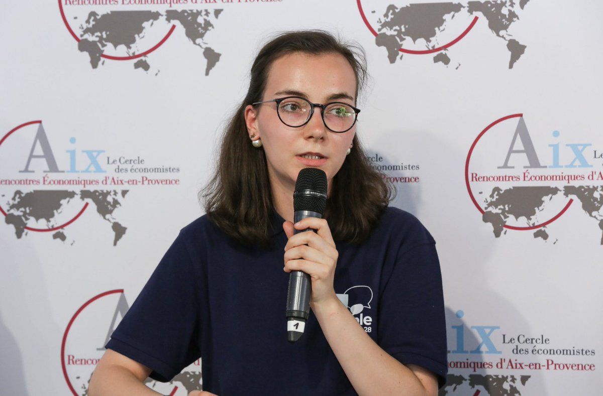 Cercle_eco's tweet photo. 🗨 Marie Desbuquois (lauréate #LP1828) : "la jeunesse a de plus en plus l’impression de manquer d’influence. Paradoxalement, elle n’en est pas pour autant désengagée. On observe l’engagement des jeunes dans le monde associatif pour des causes qui leur tiennent à cœur." https://t.co/cwHf3pv5hS