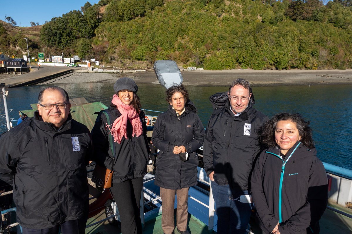 PNUDChile's tweet photo. 📸 En sus primeras semanas como Representante Residente en 🇨🇱 , @GeBragaOrillard presentó publicaciones, visitó proyectos en Chiloé, se reunió con las principales autoridades del país y acompañó la visita del Administrador de PNUD, entre otras actividades https://t.co/m3ldoNl8xD https://t.co/JhFDNgm2Ex