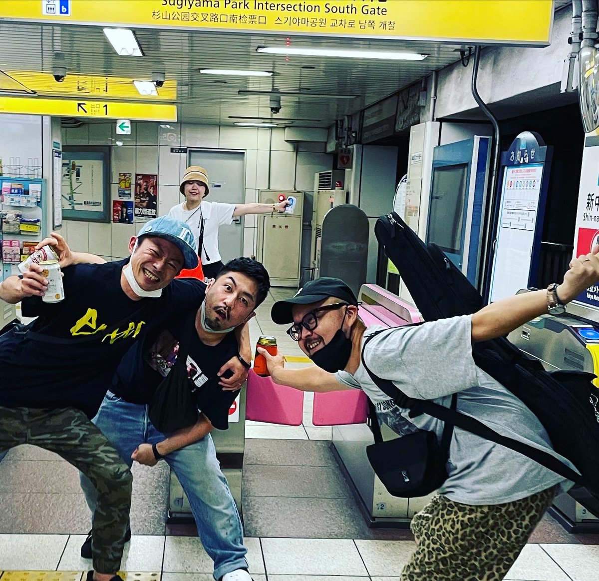 TaichiMiy's tweet photo. ムーンまじ楽しかった!
皆、そしてゆだ君ありがとう!
それにしても昔の写真皆細いなー!
ムタさん細すぎっしょ笑
また来週会おう!
#fightwithyuda
#tamasonic
#moonstep https://t.co/GY1hGA6AQY