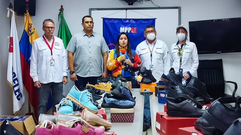 Gracias al Pdte. <a href="/NicolasMaduro/">Nicolás Maduro</a> y al Vicepdte de Obras Públicas @_Vpsops  <a href="/NestorLReverol/">Néstor Reverol</a>, gob de <a href="/JEHYSONGUZMAN/">JEHYSON GUZMÁN</a> llevó el Plan "Z"  a los más de 930 trabajadores de Corpoelec en articulación con la secretaria de Servicios Públicos @Marielysacipa_
#NuevaEraDeLaComunicación