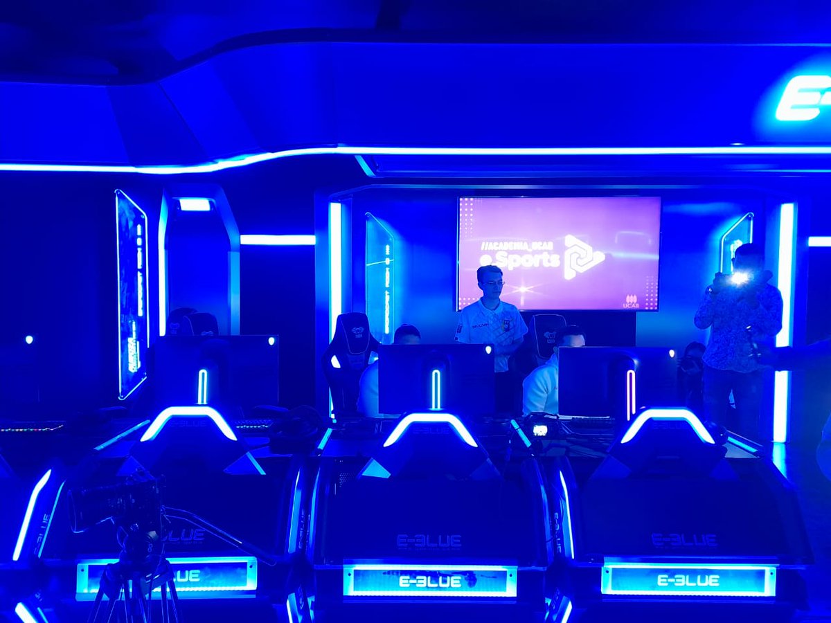 sqag08's tweet photo. La UCAB inaugura hoy una academia E-Sports, y quedé 🤯 https://t.co/jqOvcNXSom