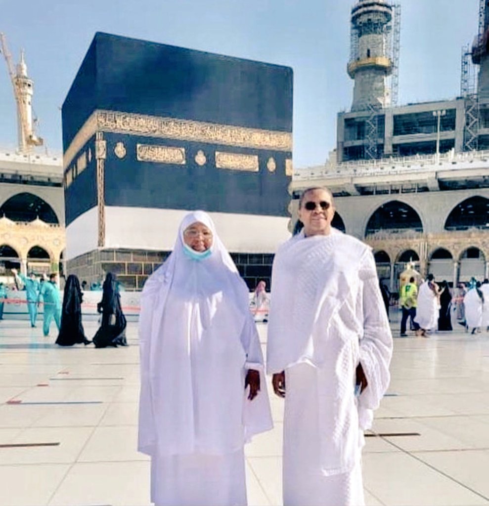 jmkikwete's tweet photo. Namshukuru Mwenyezi Mungu leo nimeweza kushiriki ibada ya Umrah katika Nyumba Tukufu ya Makkah na baadaye kuungana na waumini wenzangu wanaotekeleza Ibada ya Hijjah katika tukio muhimu la kisimamo cha Arafa, kwa dua na kumdhukuru Mwenyezi Mungu. https://t.co/RSvQCgXBr3