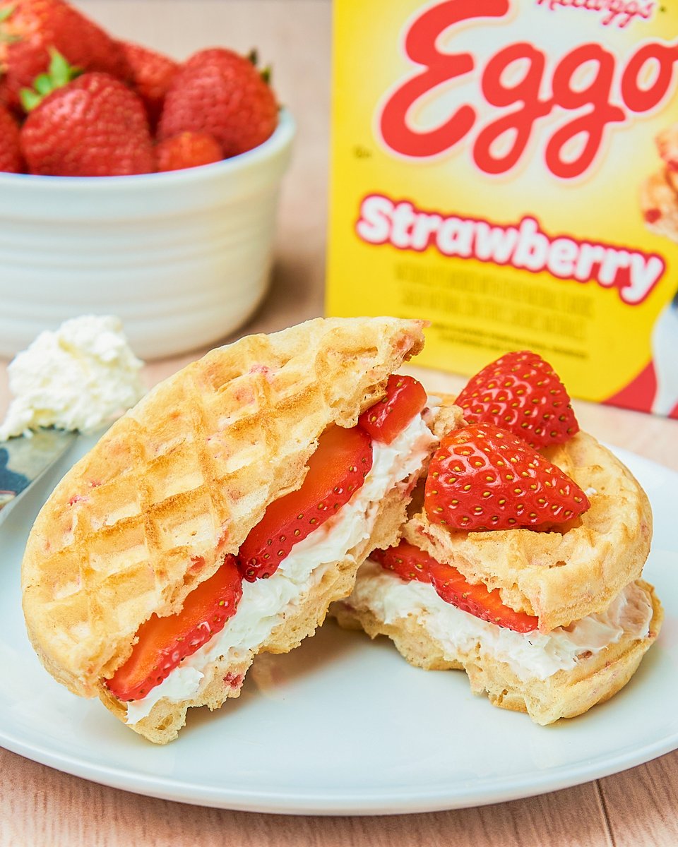 Fact: Whipped cream cheese Eggo waffle sandwiches make the perfect breakfast 😍 Bonus fact: and also the perfect lunch, dinner, or snack.