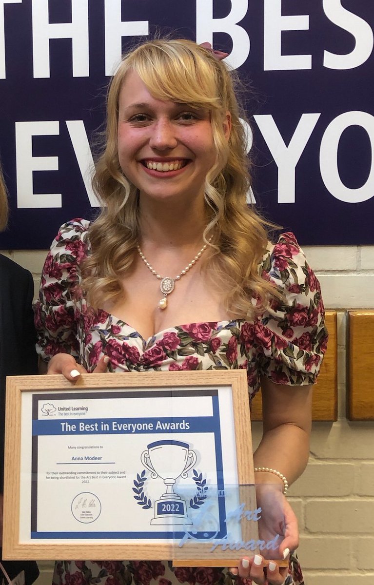 We are incredibly #AVBProud of Anna who has been offered a place at UAL to study Interior Architecture! And here she is picking up Avonbourne's overall Art Achievement Award last night.  Congratulations Anna, we wish you every success for the future!

<a href="/UnitedSixth/">United Sixth Form</a> <a href="/AvonbourneA/">Jane Davies</a>