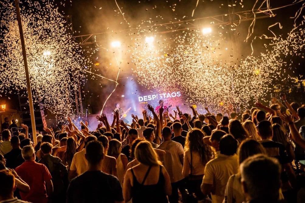 ¡Nosotros ya estamos preparados para el conciertazo que nos espera esta noche! <a href="/Despistaos/">Despistaos</a> 🤟en Teatro El Espinar en el #festival del verano 𝐃𝐄𝐍𝐓𝐑𝐎 𝐌Ú𝐒𝐈𝐂𝐀🤩👏🔥🎸
¡𝐐𝐔𝐄 𝐍𝐎 𝐓𝐄 𝐋𝐎 𝐂𝐔𝐄𝐍𝐓𝐄𝐍! 
🎟 ENTRADAS: cutt.ly/fLrL4lz