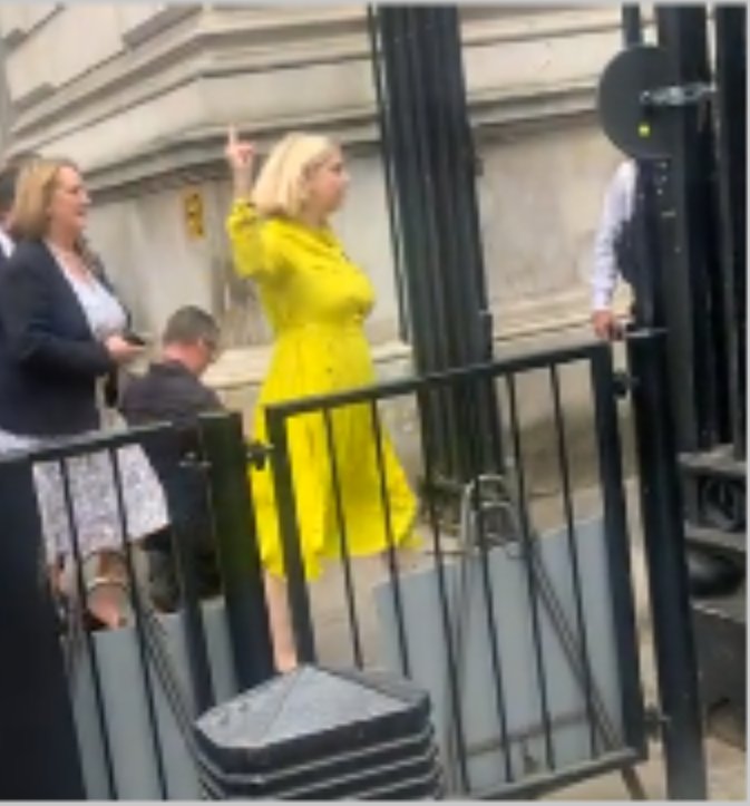 annelong44's tweet photo. @andreajenkyns @JamesCleverly @educationgovuk Can you please explain this? What an absolute disgrace you are! https://t.co/vf6HOMg4nb