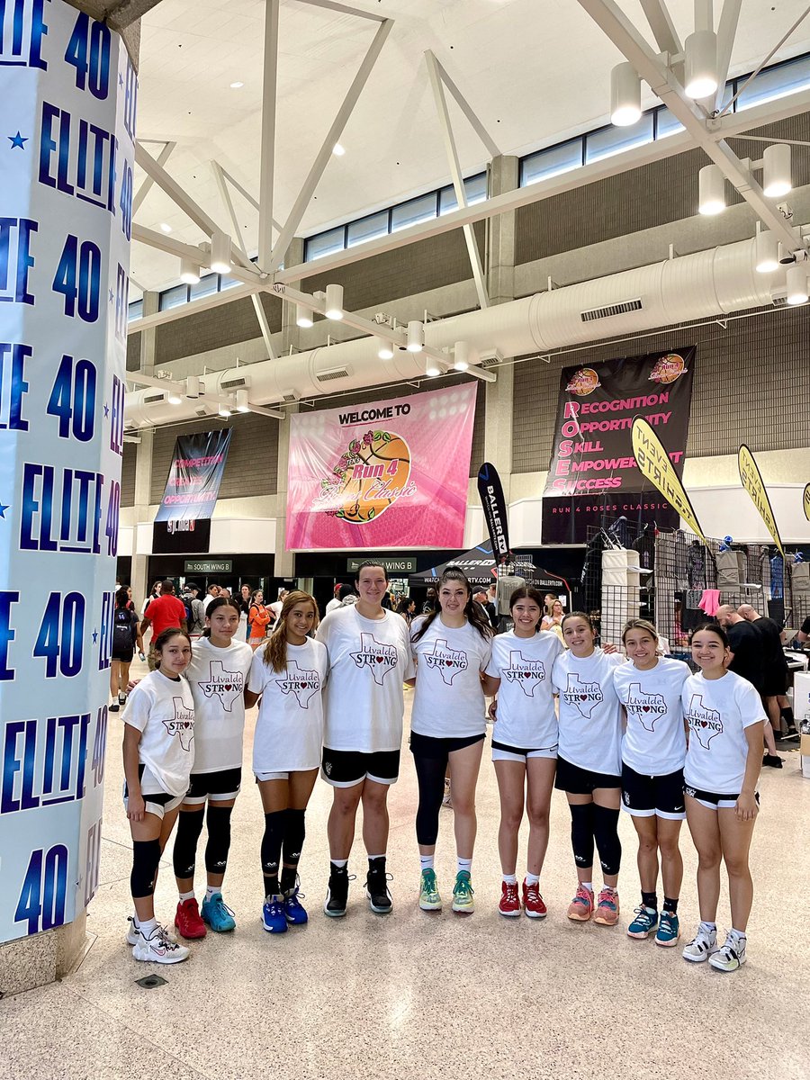 DCSportsSA1's tweet photo. DC Queens SA 17U had an outstanding showing at the Run4Roses🌹🏀 4-1 and overall 5th place out of 32 teams. Girls had a-lot of fun! Now Battle In The Boro next @TFNsRun4Roses @jamberbball @DCsportsDFW https://t.co/OFinioTAXZ