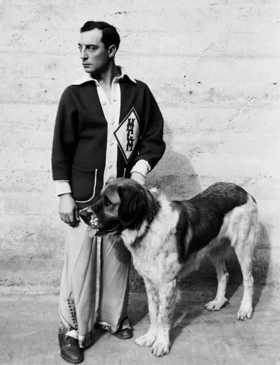 JemimaHarrison's tweet photo. LEFT: Buster Keaton + his St Bernard, 1932
RIGHT: present-day ad
Moral of the story? Don't feed IAMS..
The super-sizing of the St Bernard has brought with it a host of health problems and they are dead, on average, by 7yrs old. https://t.co/tYiKILnyy1