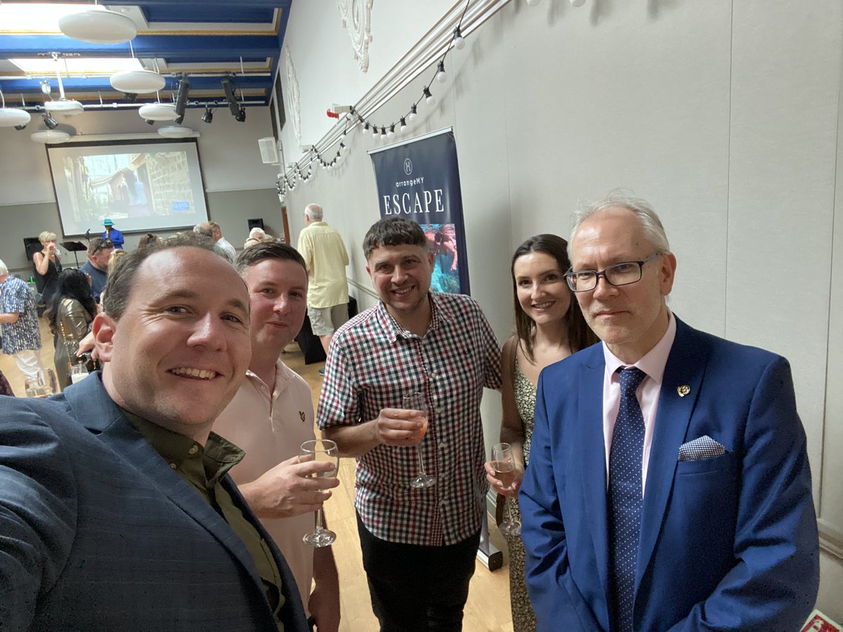 Christmas3Count's tweet image. What a great evening at @RPWWorcester for the @arrangeMYescape celebration of their amazing and well deserved award! So great to catch up with the team and see everyone else who was there! ✈️