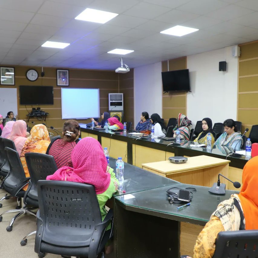 gcwufedupk's tweet photo. Faculty Development Training by Department of Applied Psychology at GCWUF
#gcwuf #Official #Faisalabad #womenuniversity #FDTP https://t.co/sUXrJKYvpM