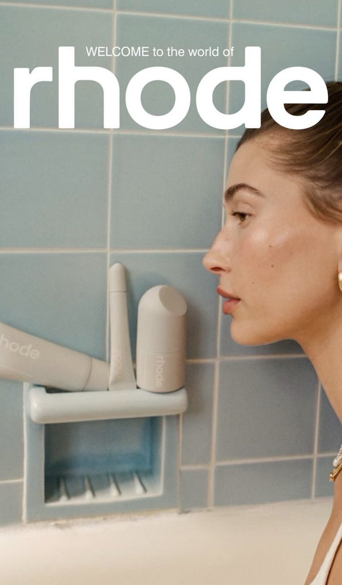 haileysoutfits's tweet image. Hailey for Rhode.