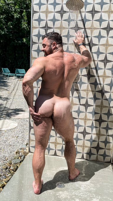 Have I mentioned I really like outdoor showers?!   (I&rsquo;m almost out of vacation photos, slutty or otherwise<a href="/tag/thirsttrap"class="tags"><span>#thirsttrap</span></a>