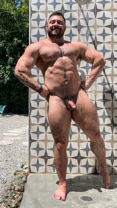 Have I mentioned I really like outdoor showers?!   (I&rsquo;m almost out of vacation photos, slutty or otherwise<a href="/tag/thirsttrap"class="tags"><span>#thirsttrap</span></a>