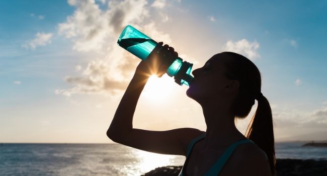 Don't be fooled, being thirsty isn't the only sign that you are dehydrated.  Know the signs and when you need to get to the doctor.

Read on -> ow.ly/THep50JRMgP