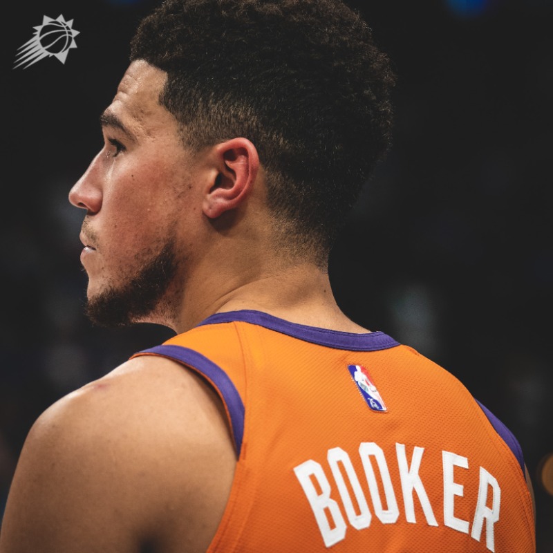 Suns's tweet photo. “Devin Booker is a star both on and off the court."

The Suns and @DevinBook doubled down on their commitment to each other, putting the final touches on a contract extension.

READ MORE 📰⬇️