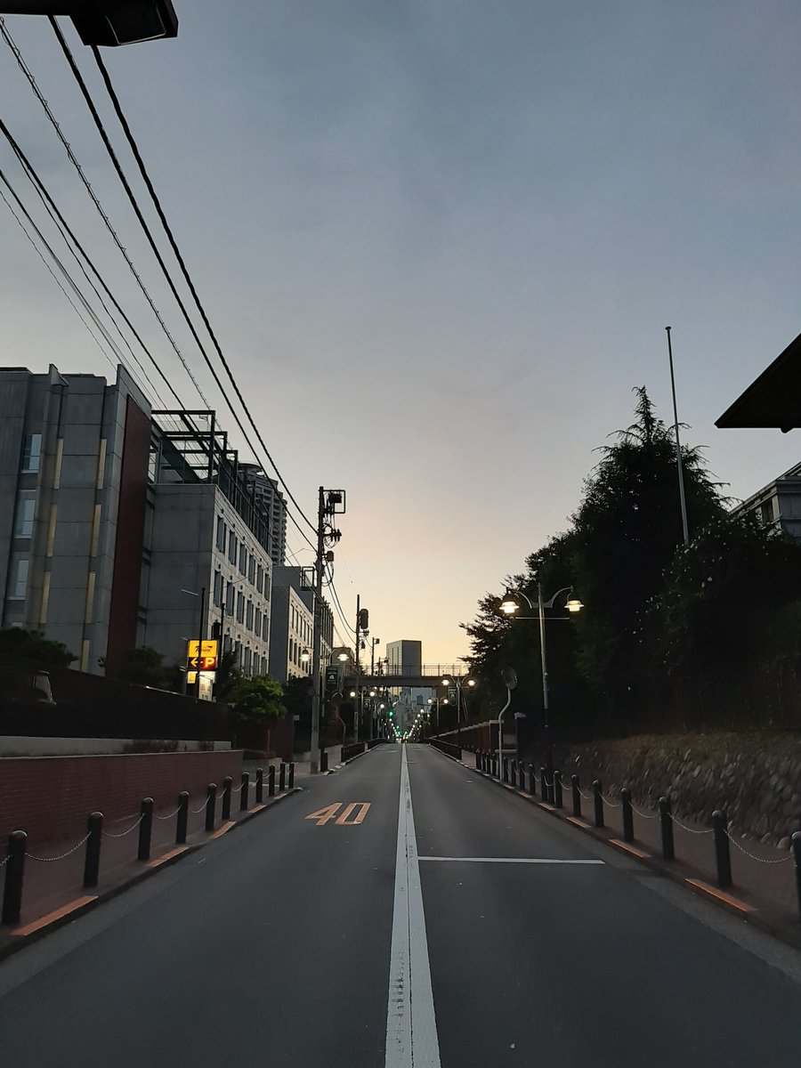 feelsonice1's tweet photo. おはすみなさい(終電間に合わなかった件) https://t.co/xSBimm1uoX