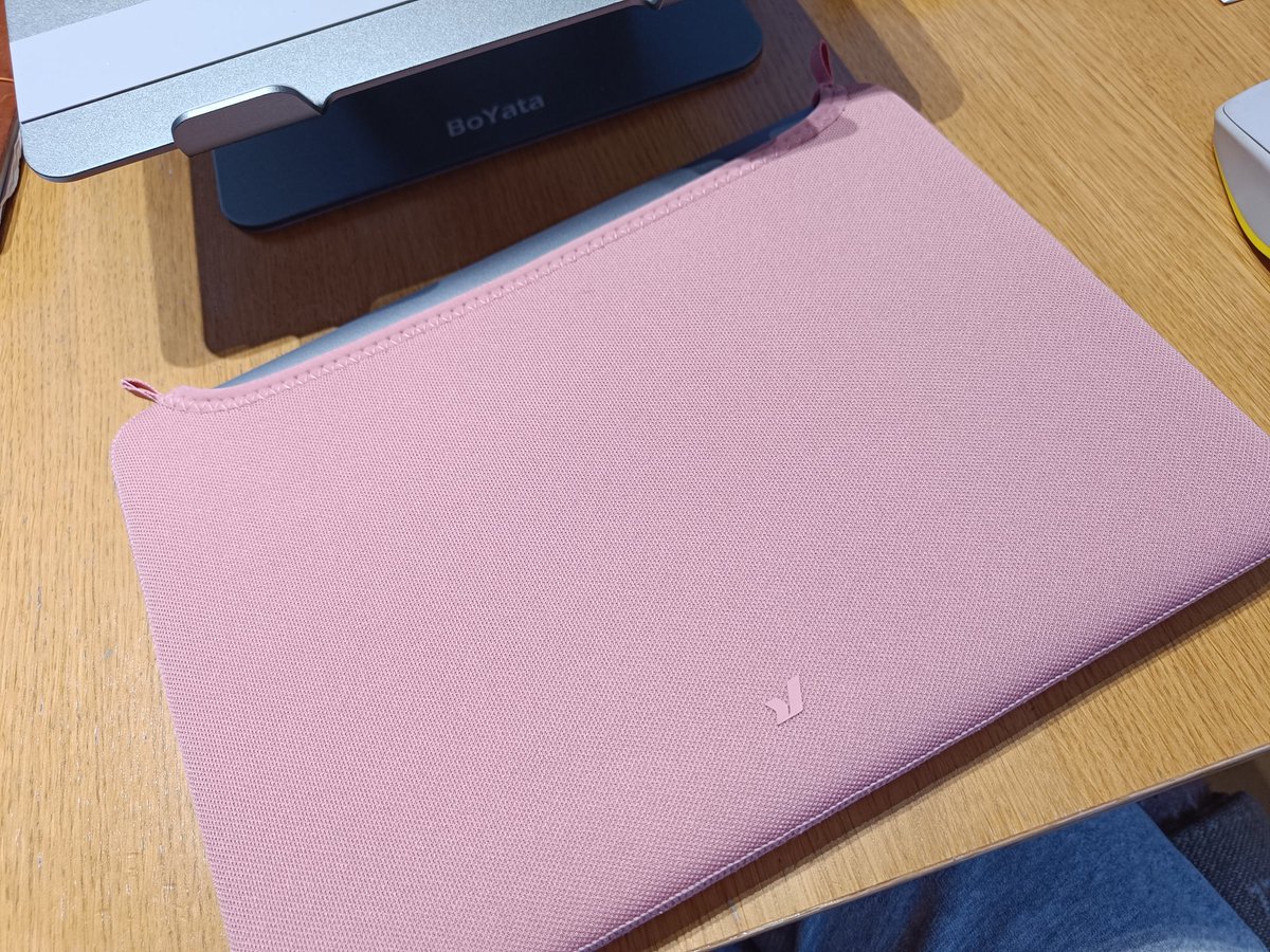 DemetraKourri's tweet image. Hello @rushfaster 🙂
I&apos;d like to give a shout-out to Loridel and their amazing support which meant that I didn&apos;t give up on my parcel reaching me in Manchester! Thank you! 🙌🏼