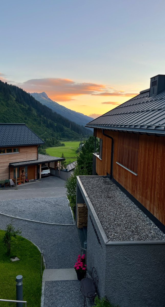 تقبل الله منا ومنكم صيام يوم عرفة ..
وكل عام وأنتم بخير 
* توها تغرب الشمس عندنا 😅