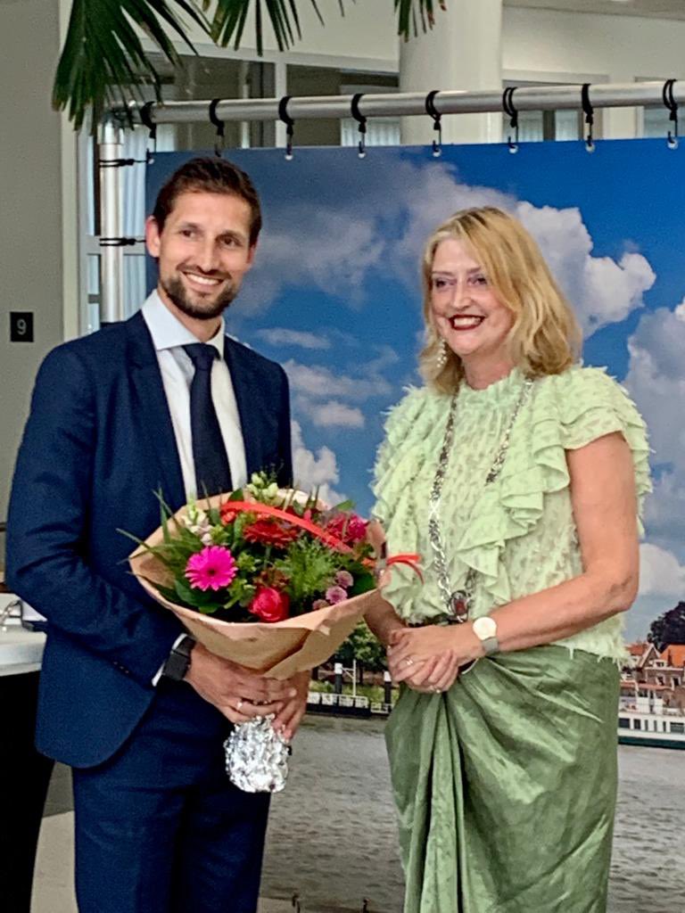 Eelke Kraaijeveld (@eelkek) on Twitter photo Afscheid genomen van <a href="/gem_gorinchem/">Gemeente Gorinchem</a> en het mooie college-team dat we 4 jaar mochten zijn. Ontroerd door de mooie woorden en de vele warme reacties. Ik koester de mooie samenwerkingen in de stad en de regio en de contacten met inwoners. Daar wil ik iedereen heel erg voor bedanken! Afscheid genomen van <a href="/gem_gorinchem/">Gemeente Gorinchem</a> en het mooie college-team dat we 4 jaar mochten zijn. Ontroerd door de mooie woorden en de vele warme reacties. Ik koester de mooie samenwerkingen in de stad en de regio en de contacten met inwoners. Daar wil ik iedereen heel erg voor bedanken!